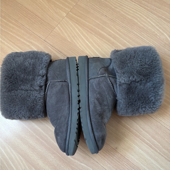 UGG Boots Grey! Used ! - Picture 3 of 4